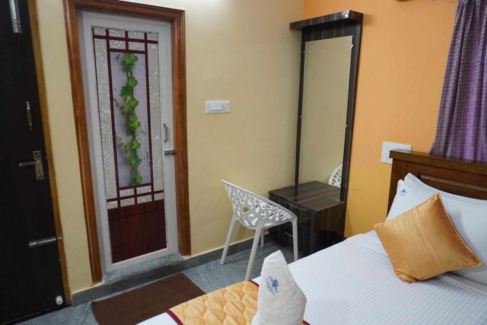 Tirumala Premium Home Stay Тирупати Екстериор снимка